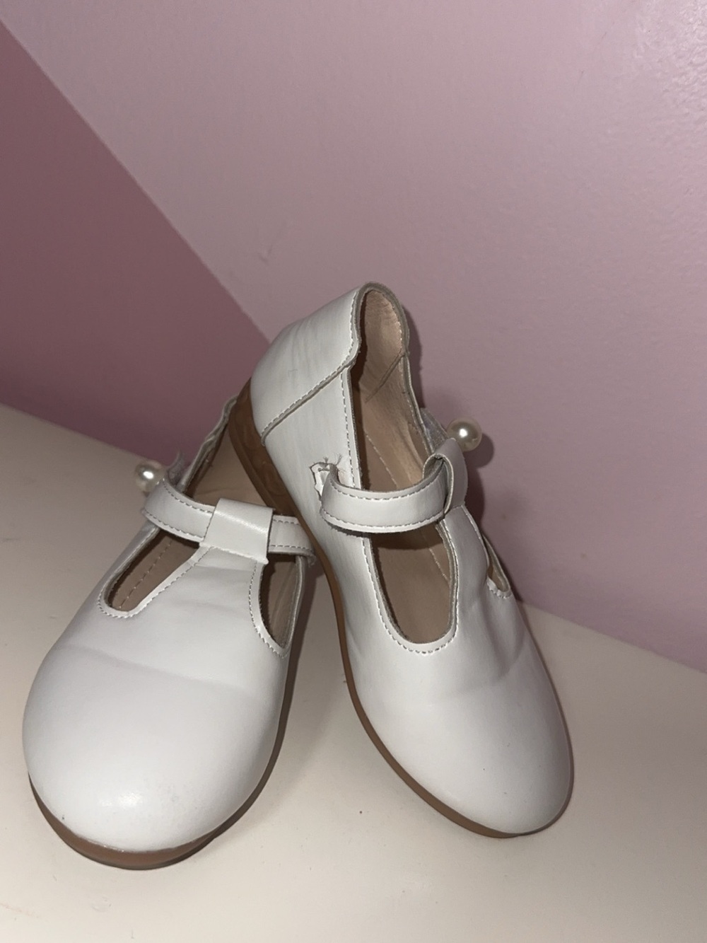 Girls White Mary Jane Dress Shoes with Pearl Detail